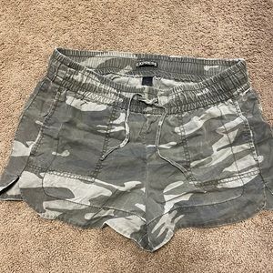 Summer elastic shorts with pockets and string